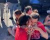 Extinction Rebellion-Aktion beim G7-Gipfel in Apulien: Aktivisten ketten sich wegen der ökoklimatischen Krise vor den Toren des Medienzentrums in Bari an