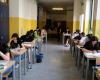 Reifeprüfung in Reggio Emilia, 3.888 Studenten legen die Prüfung ab. Mobiltelefone und Smartwatches sind verboten