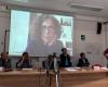 Enrico Berlinguer, sozialer Mensch, und dieses Treffen mit den Studenten in Oristano