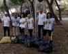 Freiwillige in der Via Benedetto Croce in Foggia: gesammeltes Plastik, Rubbellose, Dosen und Flaschen