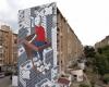 Hope, das neue Wandgemälde von Giulio Rosk zwischen den Gebäuden von Sperone