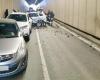 Großunfall im Sanctuary-Tunnel in Vicoforte mit fünf Autos und zwei Motorrädern: drei Verletzte