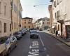 Er parkt in der Via Trieste in Mantua und fällt in Ohnmacht, ein 59-jähriger Handwerker stirbt im Krankenhaus