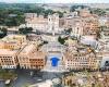 adidas und FIGC, ein riesiges Trikot im Herzen Roms: Die Piazza di Spagna ist heute blau