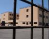 Insasse des Civitavecchia-Gefängnisses verschluckt Batterien und greift dann Polizisten im Krankenhaus an