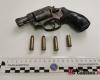 Illegaler Besitz einer Schusswaffe und Transport von Drogen: drei in Handschellen