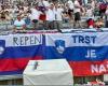 „Trst je nas“ auf einer slowenischen Flagge während des Spiels gegen Serbien: Es kommt zu Kontroversen