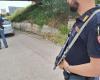 Das Lenkrad landet auf der Andria Canosa gegen eine Leitplanke: Zwei Polizisten werden verletzt