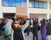 Abramo Customer Care, die gemeinsame Front in Crotone gegen Entlassungen: Arbeiter besetzen den Sitzungssaal, kommerzielle Aktivitäten werden aus Solidarität geschlossen