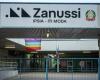 Die Zanussi-Schule hat die Flaggen des Friedens und der Europäischen Union gestohlen. Der von Kameras gerahmte 27-Jährige wurde verurteilt