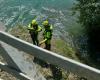 Arbeitsunfall auf der A4-Überführung, Arbeiter stürzt und landet im Fluss Adda: Untersuchungen laufen