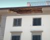 Das Dachgesims stürzt auf der Piazza Sant’Ambrogio ein, eine Beinahe-Tragödie in Florenz